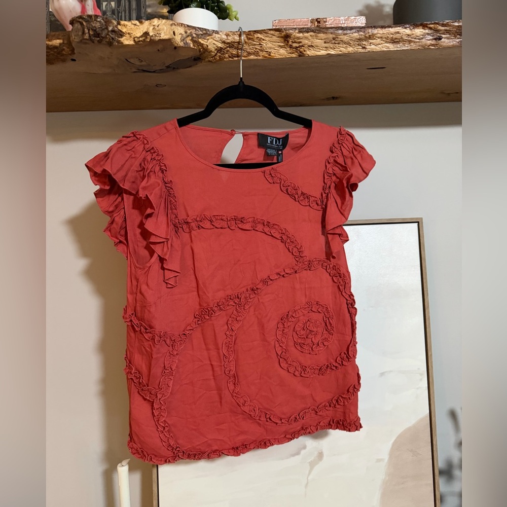 NWT FDJ Coral Rose Swirl Ruffle Flutter Sleeve Blouse